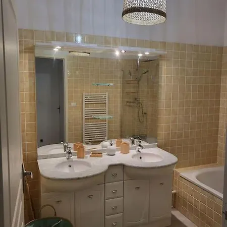 Magnifique En Centre-ville Av Parking Apartment Cavalaire-sur-Mer